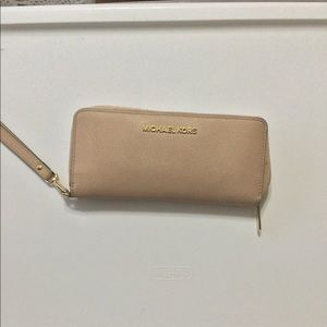 Michael Kors Jet Set Continental Wristlet Wallet